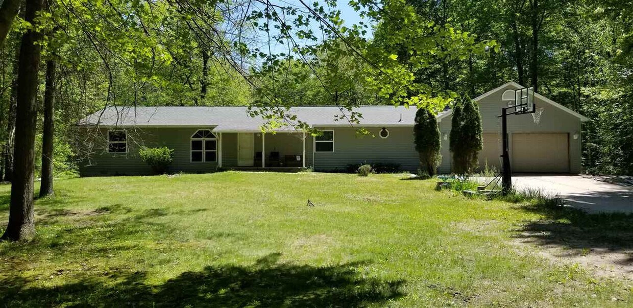 2889 W Chippewa River Rd, Midland, MI 48640 House Rental in Midland