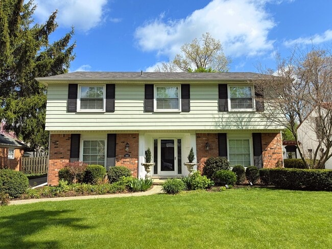 Building Photo - 669 Mohegan St