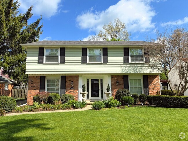 Building Photo - 669 Mohegan St