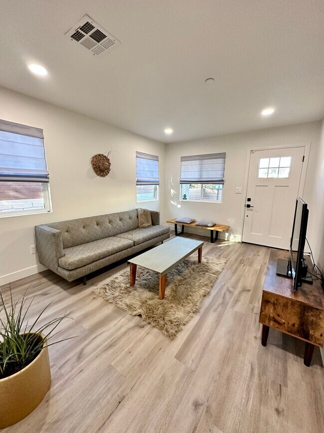 5268 Westhaven St, Los Angeles, CA 90016 House Rental in Los Angeles, CA