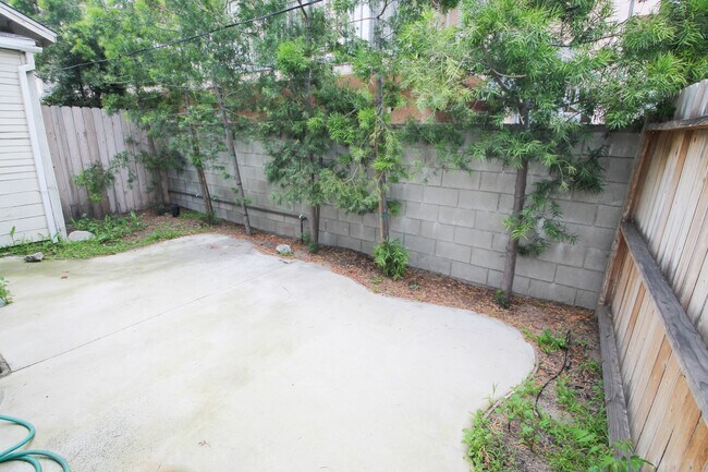 Building Photo - 5301 Cartwright Ave
