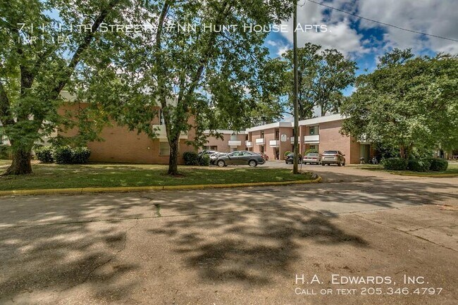 Building Photo - 711 11th St