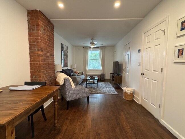 Foto del edificio - 348 Warburton Ave
