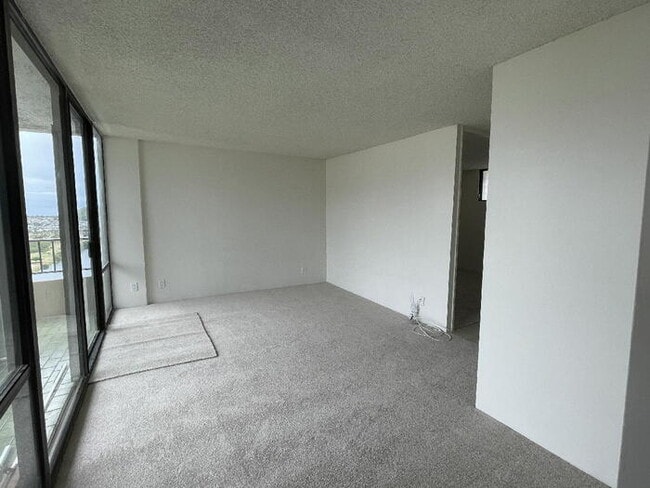 Building Photo - 2121 ALA WAI 2/1/1 sec, W/D, lanai, pool