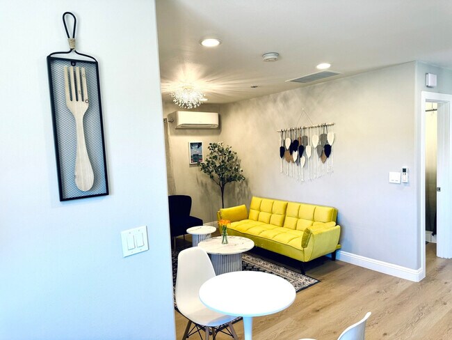 Foto del edificio - 3831 Rogers Rd