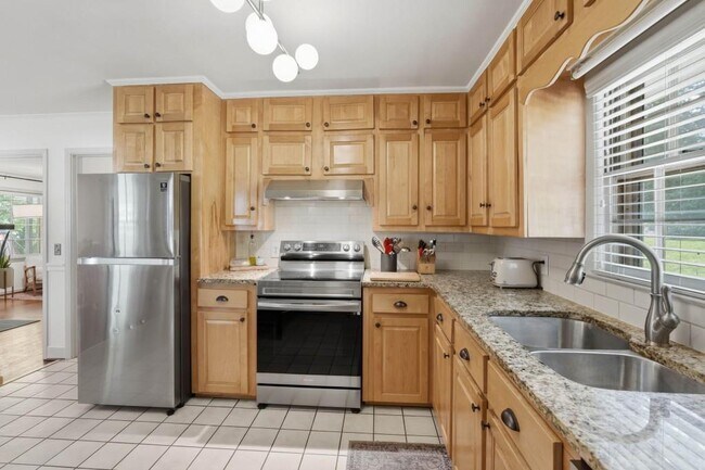 Building Photo - 1338 Northwood Cir NE
