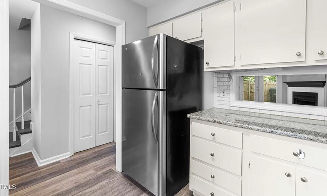 kitchen - 5500 Forest Oaks Dr