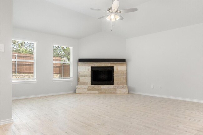 Foto del edificio - 1512 Edgeway Dr