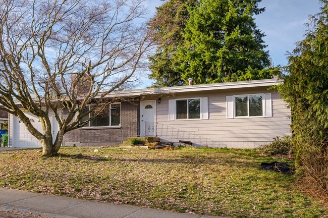 Building Photo - 3 bedroom upper for rent