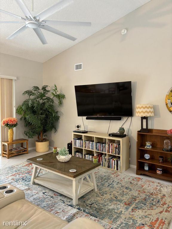 Foto del edificio - 2 br, 2 bath House - 7634 Majestic Palm Dr...