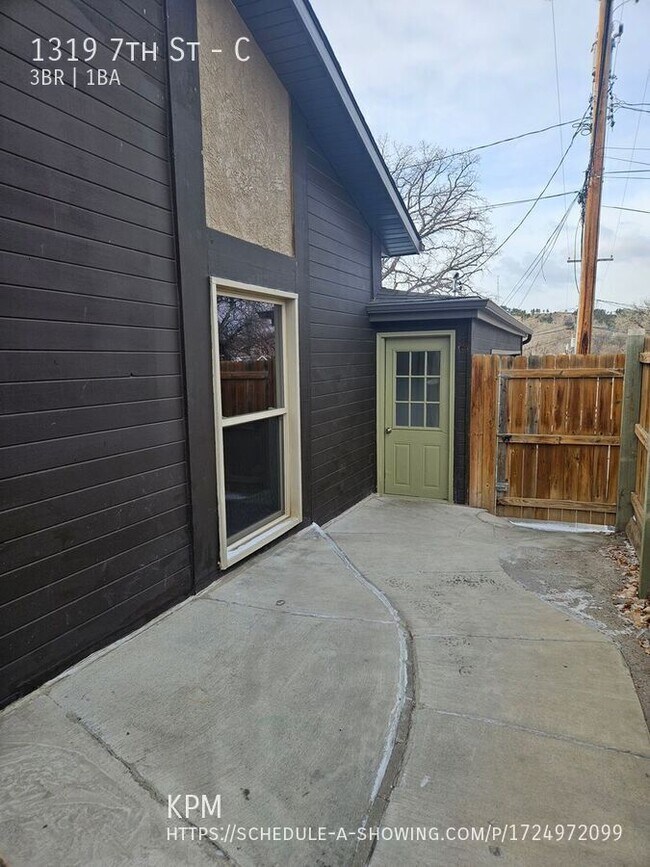 Building Photo - 1319 7th St