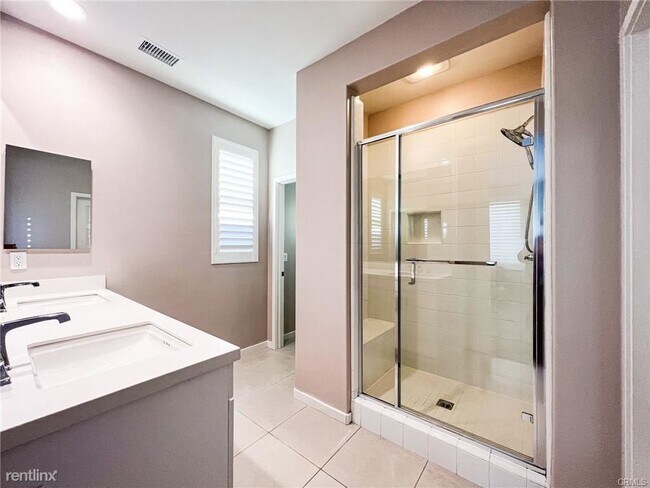 Building Photo - 4 br, 3.5 bath Condo - 231 Carmine