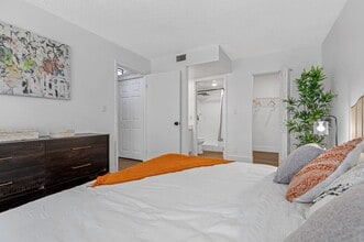 Interior Photo - Circle Sunrise