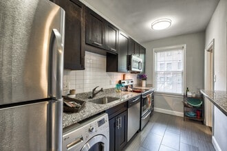 Building Photo - The Metropolitan Apartments