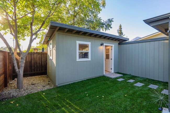 Foto del edificio - 915 E Matilija St