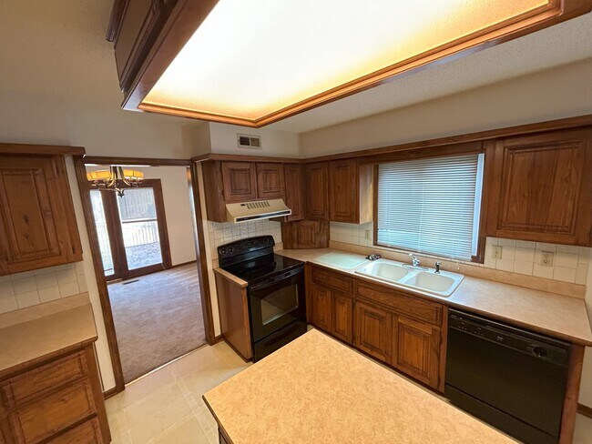 Building Photo - 14715 S Summertree Ln