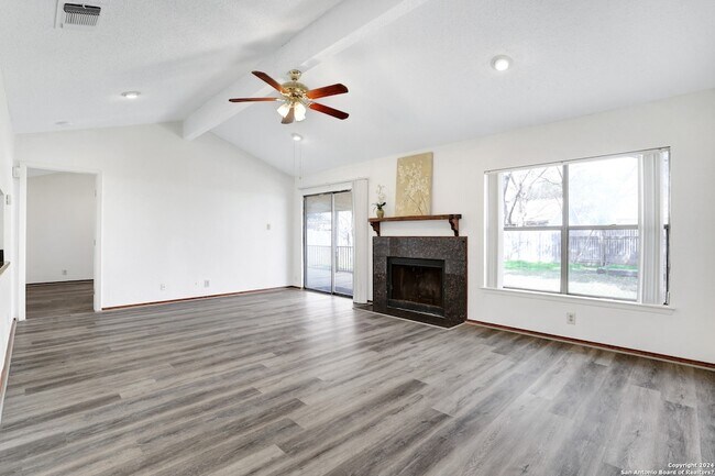 Foto del edificio - 6943 Sunshine Tree Dr