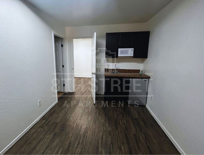 Foto del edificio - 3333 W 8th St