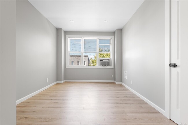Building Photo - 62-76-76 60th Dr