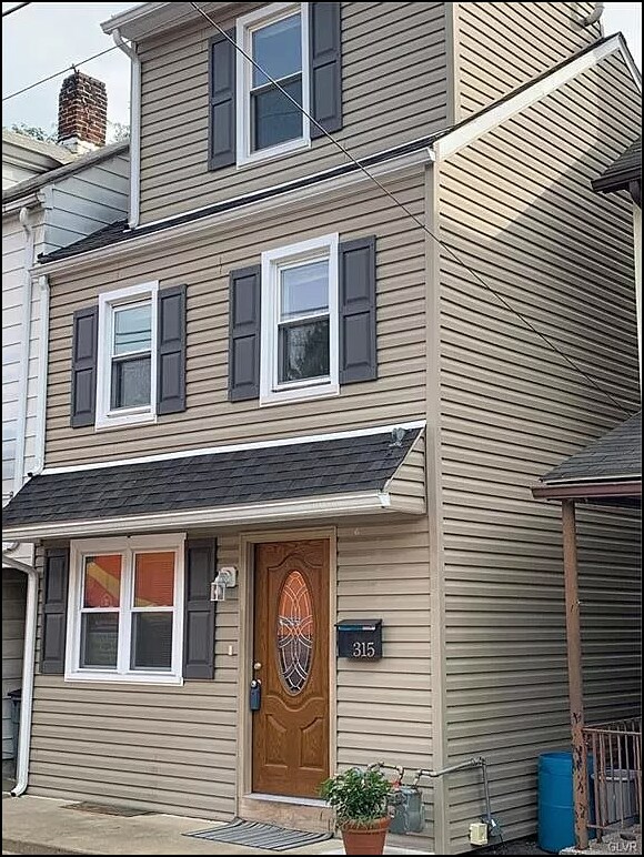 Foto principal - 315 Brodhead St