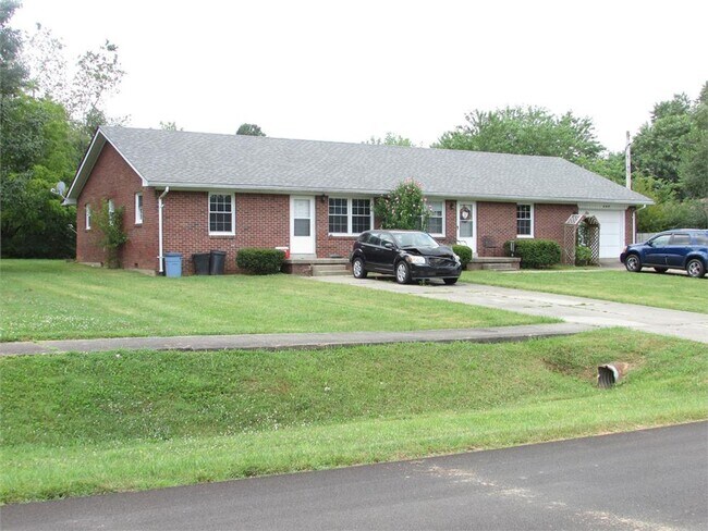 Foto del edificio - Comfy 2 Bedroom, 2 Bath Duplex located in ...