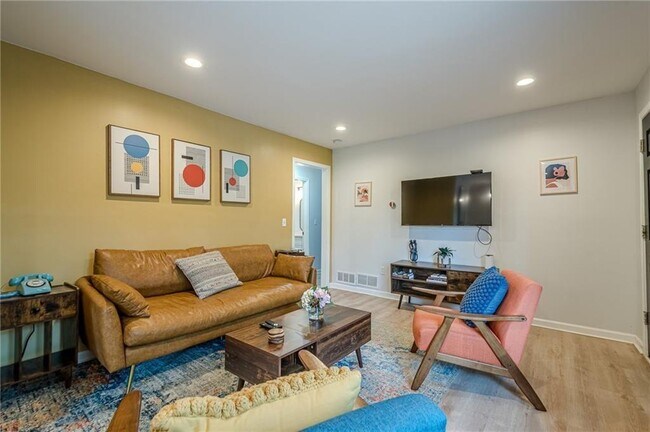Foto del edificio - 3833 Bakers Ferry Rd SW