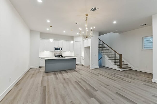 Photo - 7709 Earl Rudder Wy House