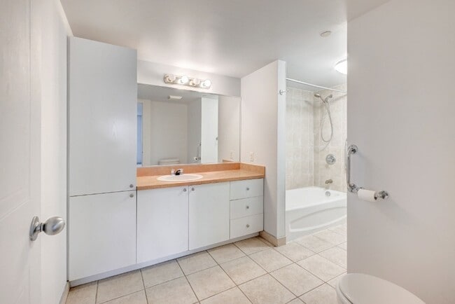 Building Photo - Palacio D’Anjou