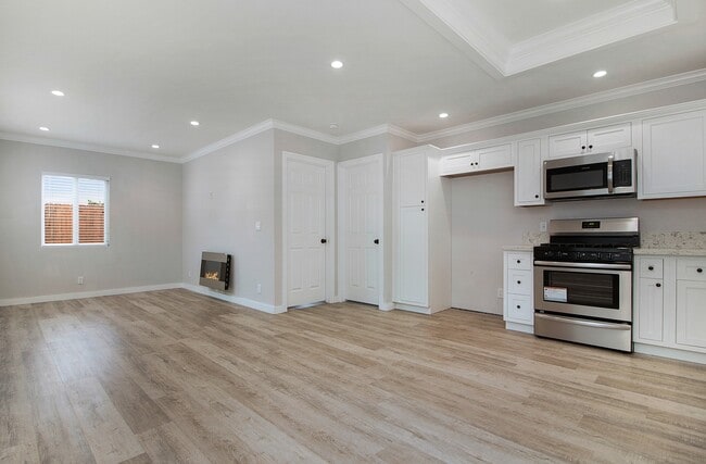 Olive Avenue Triplex - Olive Avenue Triplex Apartment