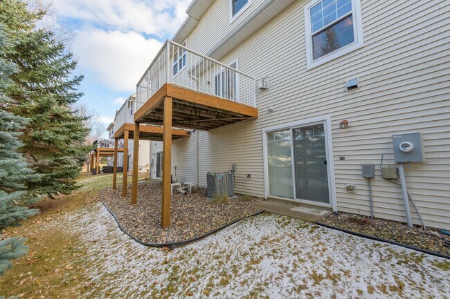 Building Photo - Awesome 3 bed woodbury townhouse, dont mis...