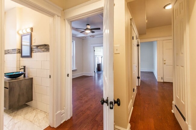 Building Photo - 2 Bedroom unit, recently rehabbed