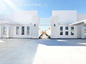 Building Photo - 1415 Petri Dr