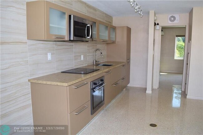 Foto del edificio - 901 N Birch Rd