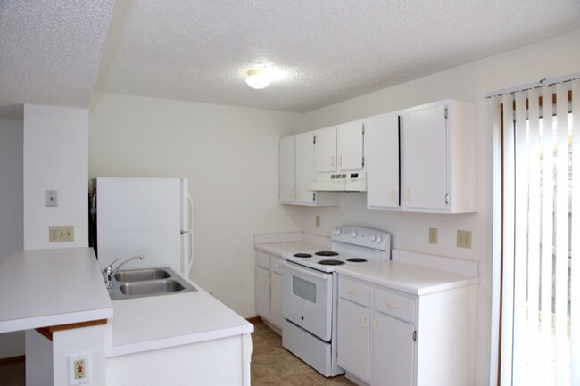 Building Photo - 5073 Singleton Dr