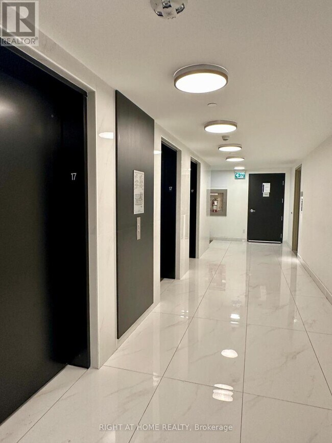 Building Photo - 180 George St