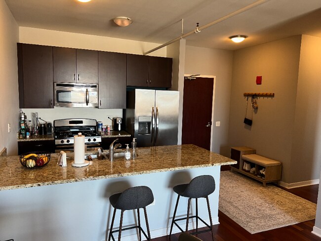 Foto del edificio - 511 W Division St