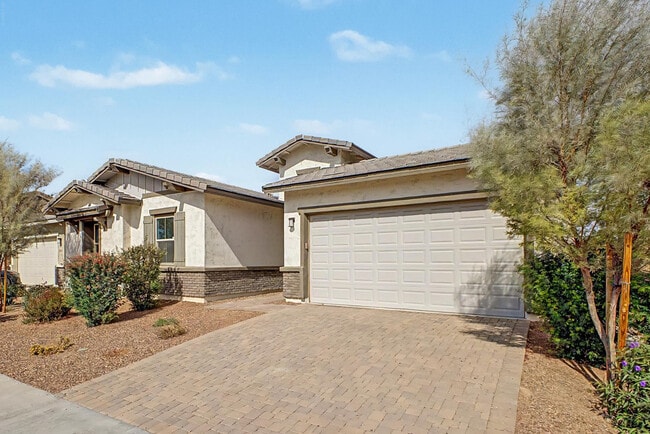 Building Photo - 13103 N 174th Dr