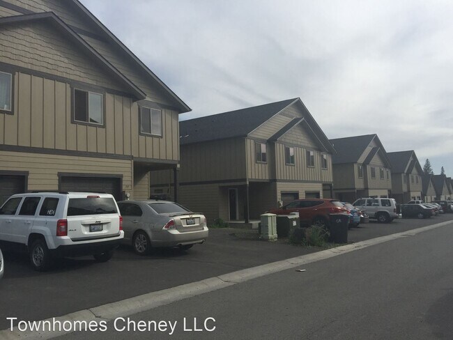 Building Photo - 2336 University Ln