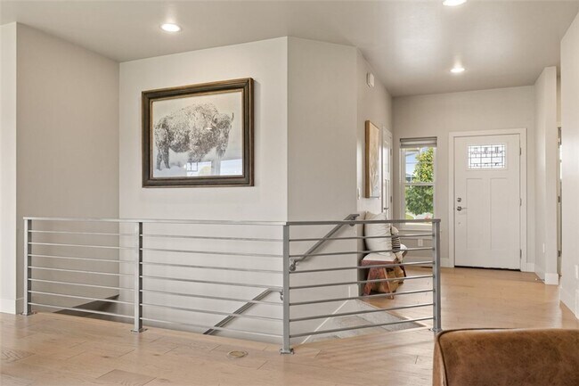 Foto del edificio - 4 Bed / 3 Bath Home in Silver Creek Estate...