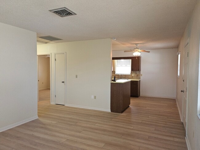 Foto del edificio - 360 137th Ave Cir