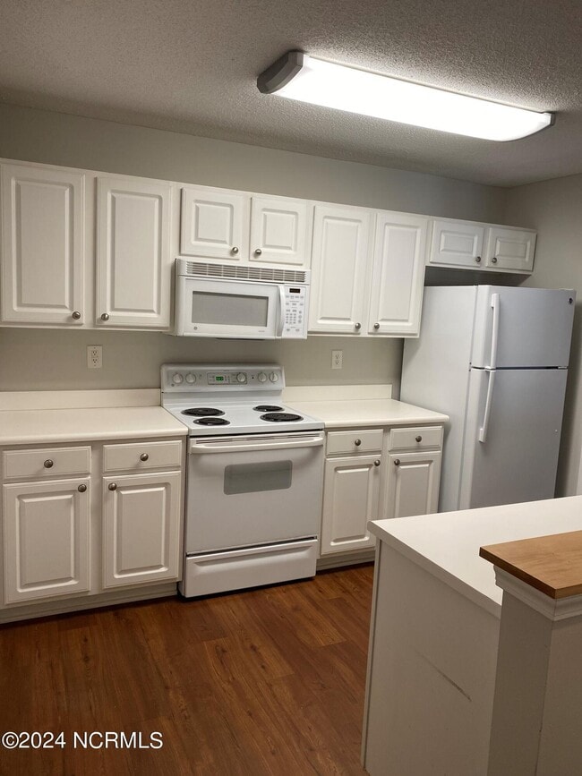 Building Photo - 5010 Hunters Trail