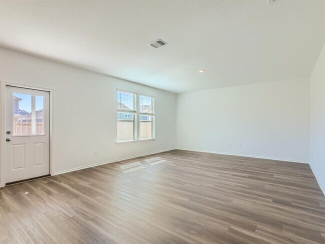Foto del edificio - 1608 Holly Lk Dr