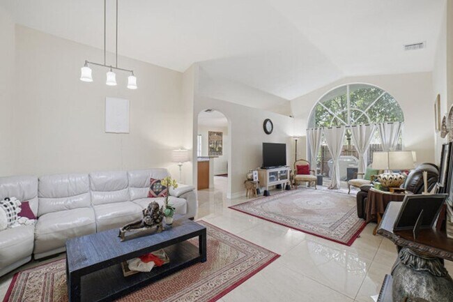 Foto del edificio - 2036 NW 183rd Cir