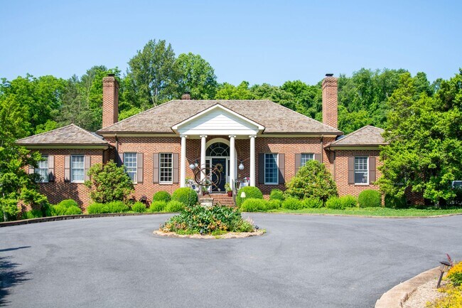 Foto del edificio - 935 Garth Rd
