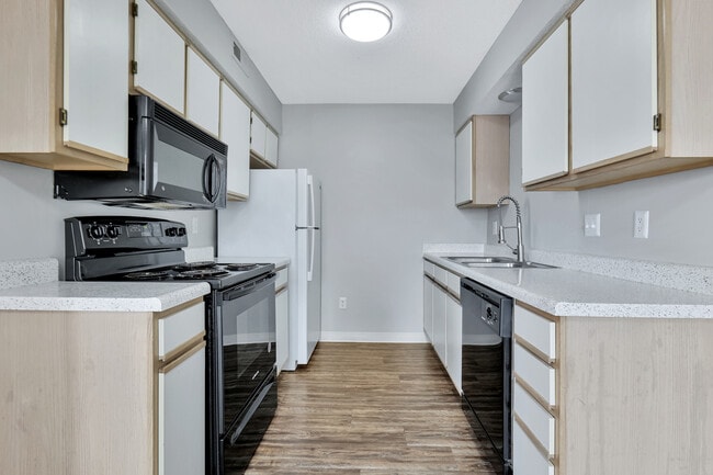 Building Photo - Country Walk Apartments + Townhomes