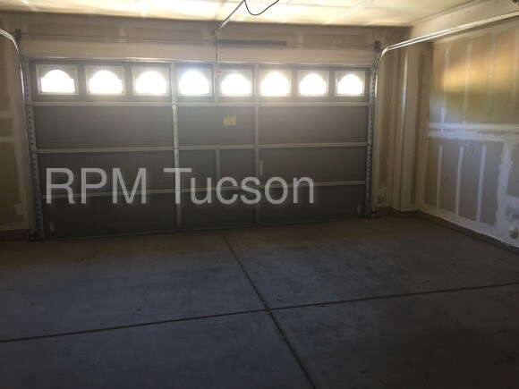 Building Photo - 681 W Paseo Celestial