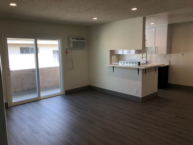 Building Photo - 3611 Mentone Ave
