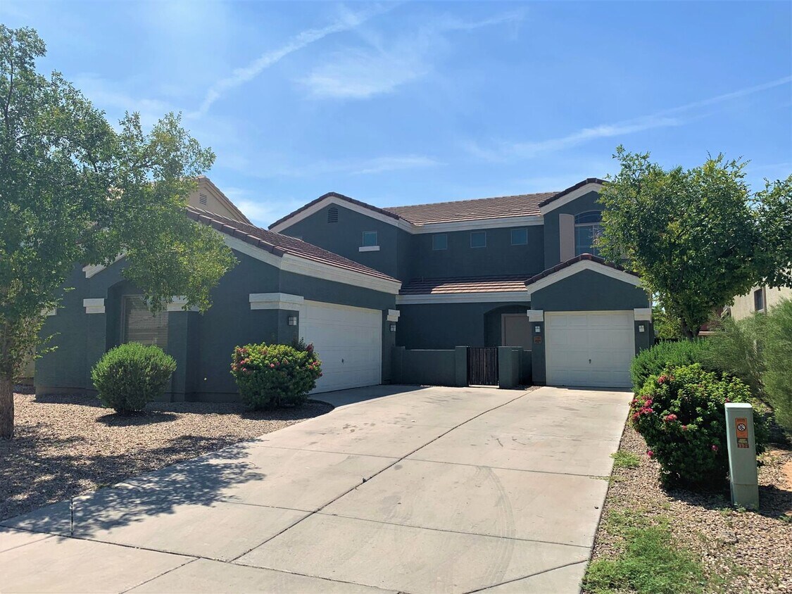 Primary Photo - 4 bed 3 bath with 3 car garage in loving T...