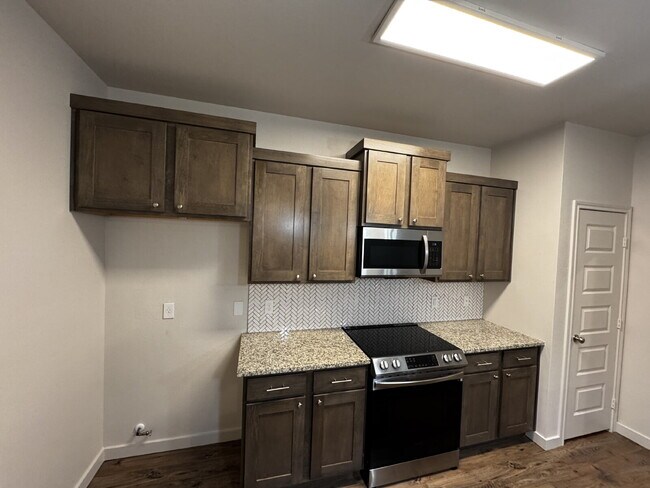 Foto del edificio - **MOVE IN SPECIAL** Townhome Located South Of Town Near Cooper Elementary