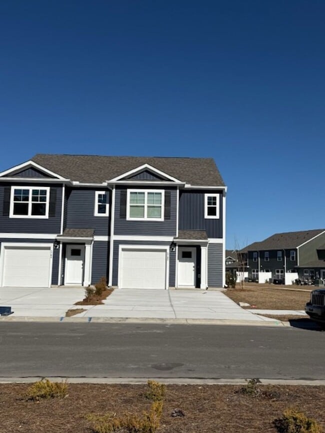 Be the first to Live in This Brand-New Townhome! - Be the first to Live in This Brand-New Townhome!